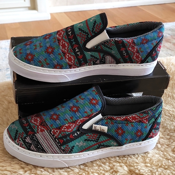 NWT IOB Vintage Women's Textura Rojo Slip-on Sneakers - Picture 4 of 13